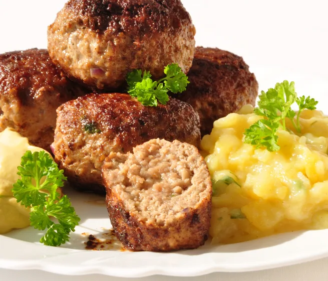 Fleischküchle mit Kartoffelsalat